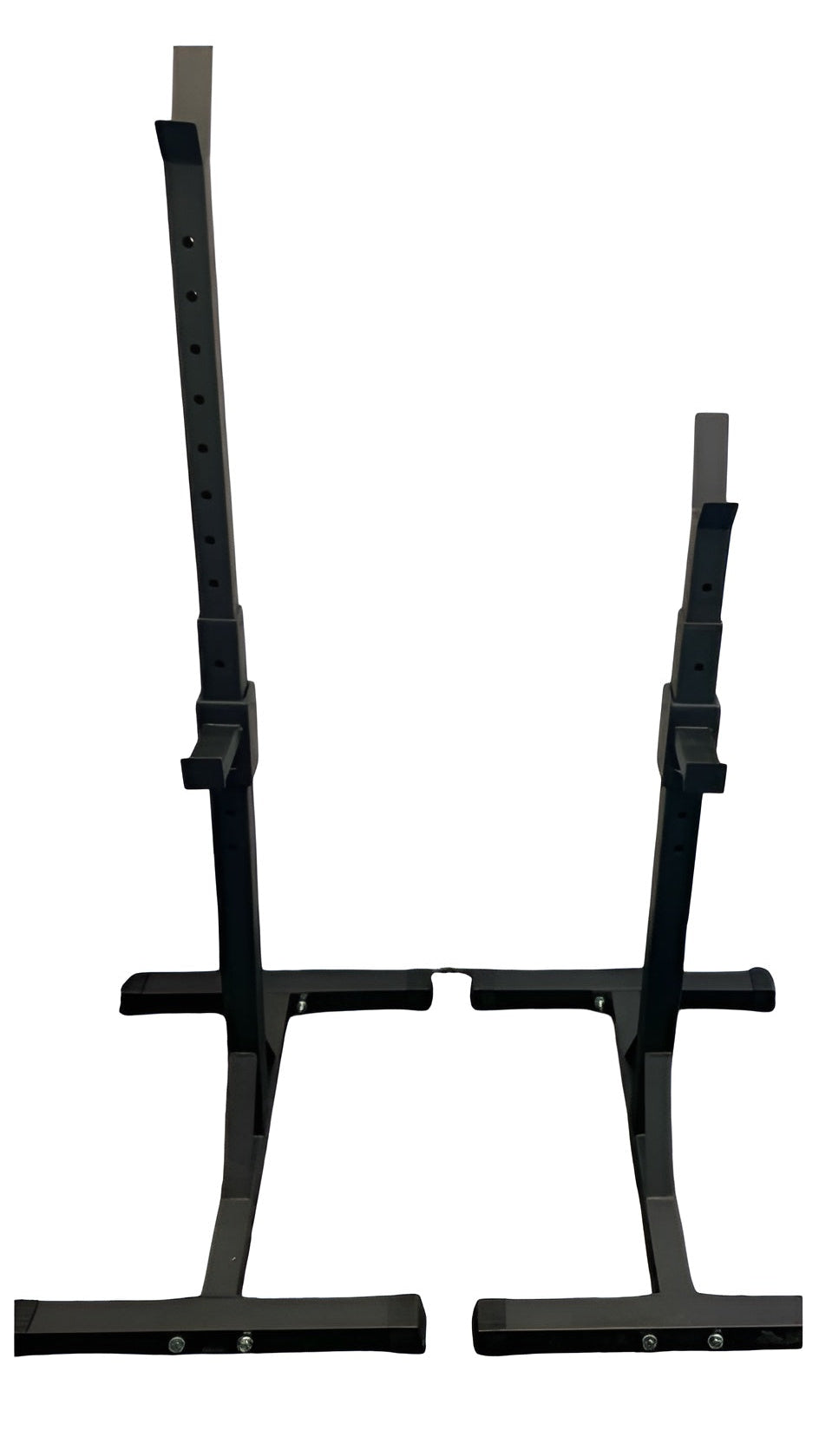 Deux squat stands chandelles placées côte à côte démontrant la hauteur ajustable.