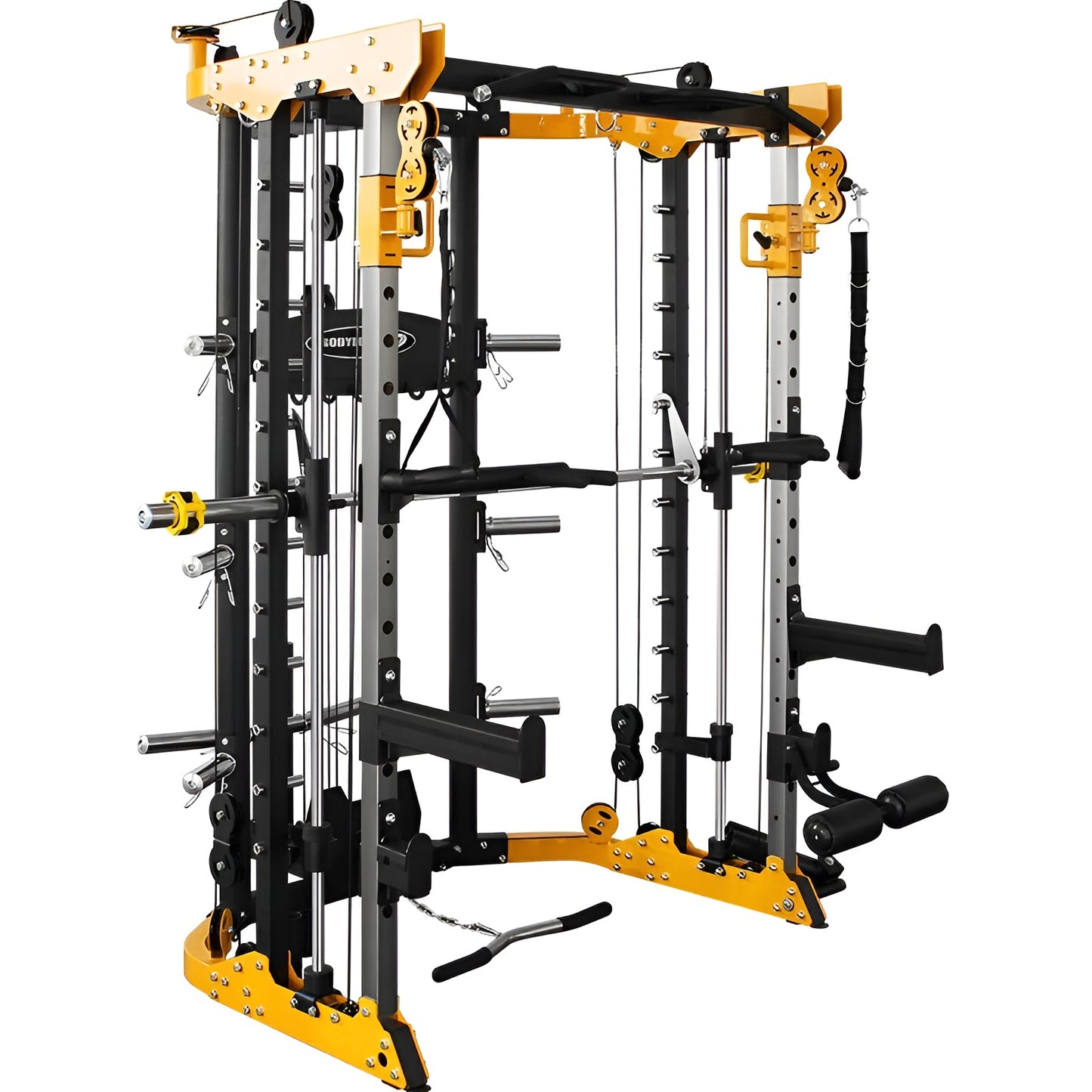 Machine Smith modèle PRO4 jaune. Photo intégrale démontrant ses multiples accessoires, poulies ajustables, et bien plus.