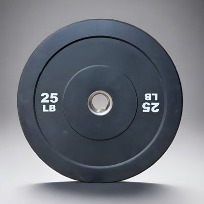 Bumper plates de 25 lbs avec surface lisse et logo en relief, adaptées à un usage résidentiel ou commercial.