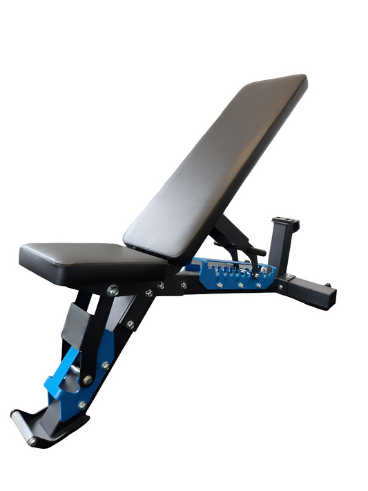 Banc de musculation ajustable robuste avec une structure en acier noir et des plaques de réglage bleues, incliné pour l'entraînement.