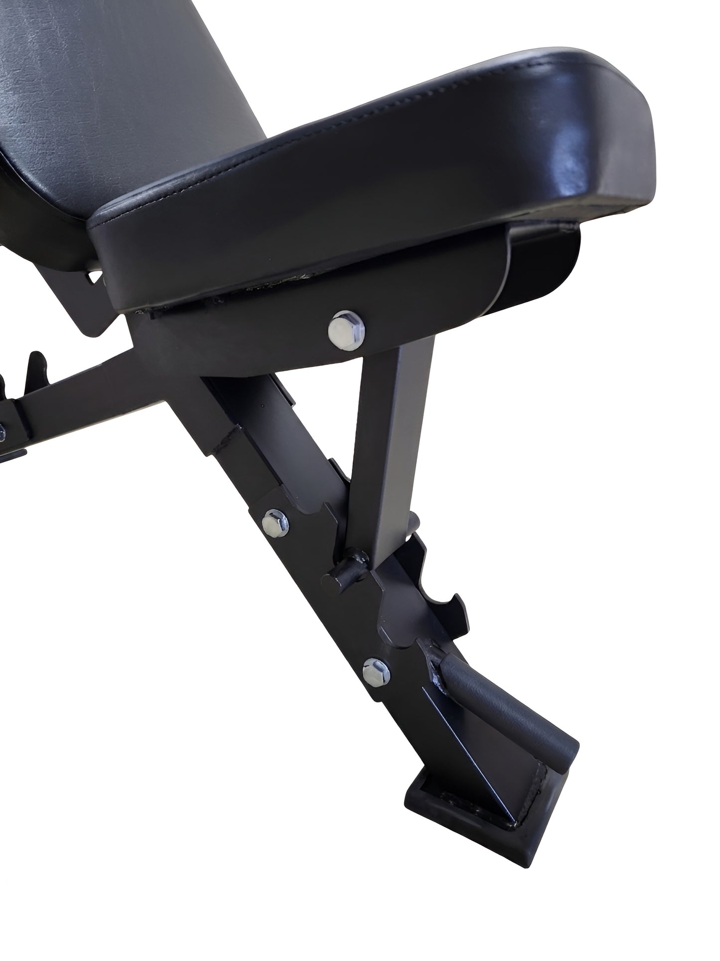 Gros plan sur le mécanisme de réglage du siège avant du banc de musculation.