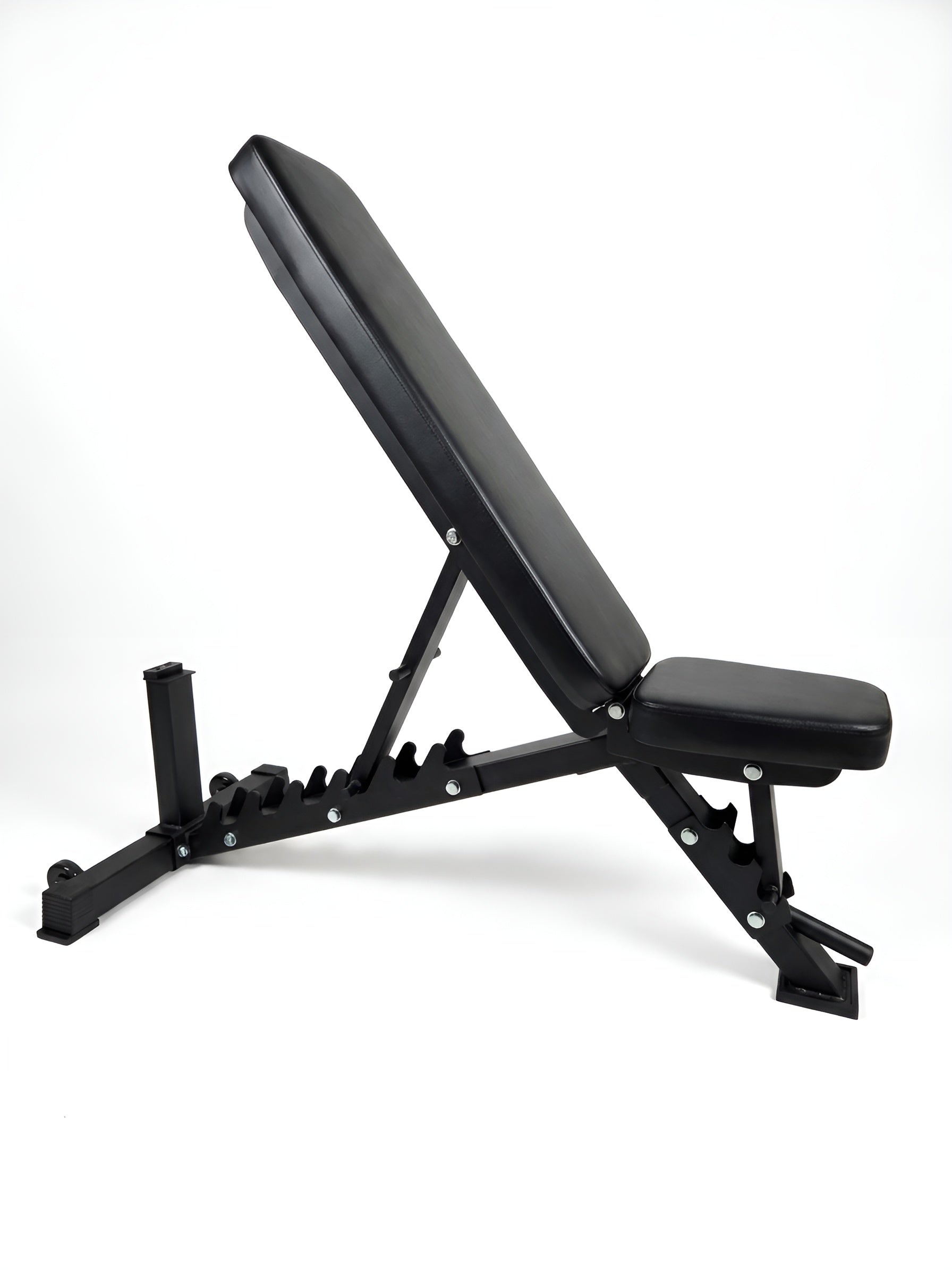 Banc de musculation ajustable noir, profil incliné, idéal pour l'entraînement en salle ou à domicile.