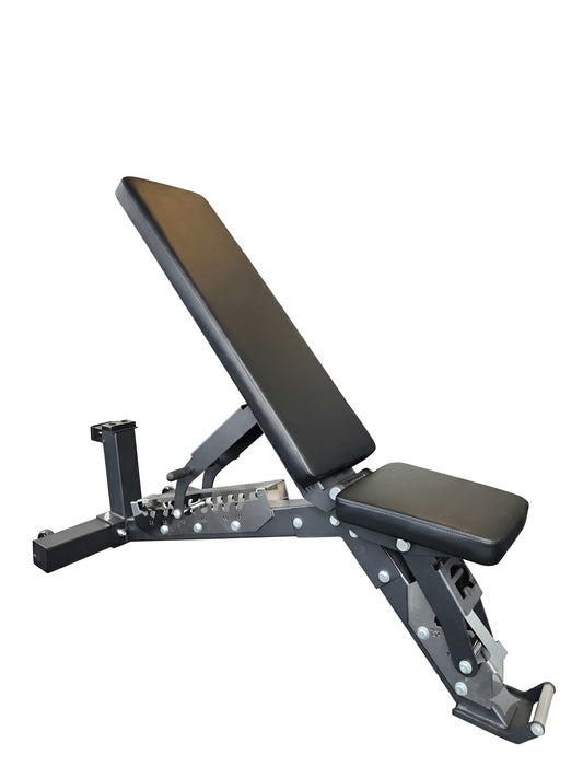 Banc d'entraînement commercial ajustable noir HD PWR, vue de profil montrant le dossier incliné et la structure robuste.