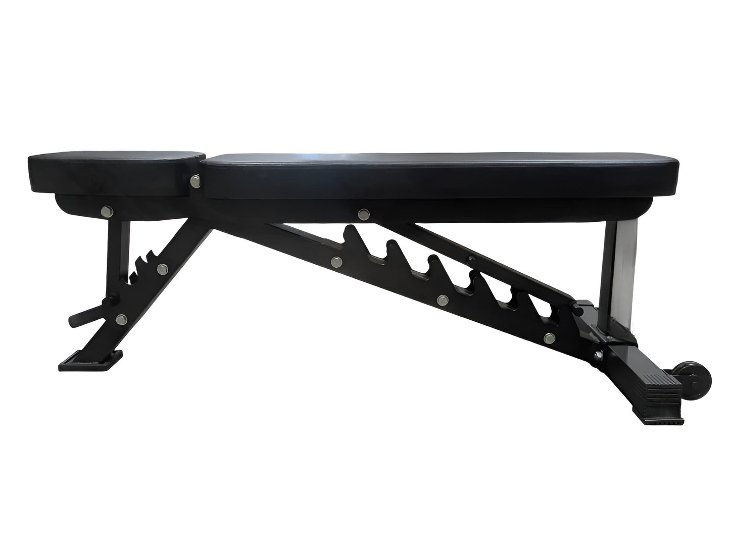Vue de profil droite d'un banc d'entraînement ajustable noir, positionné à plat, sur fond blanc. Le long coussin d'assise et la structure en acier avec le système de réglage sont mis en évidence.