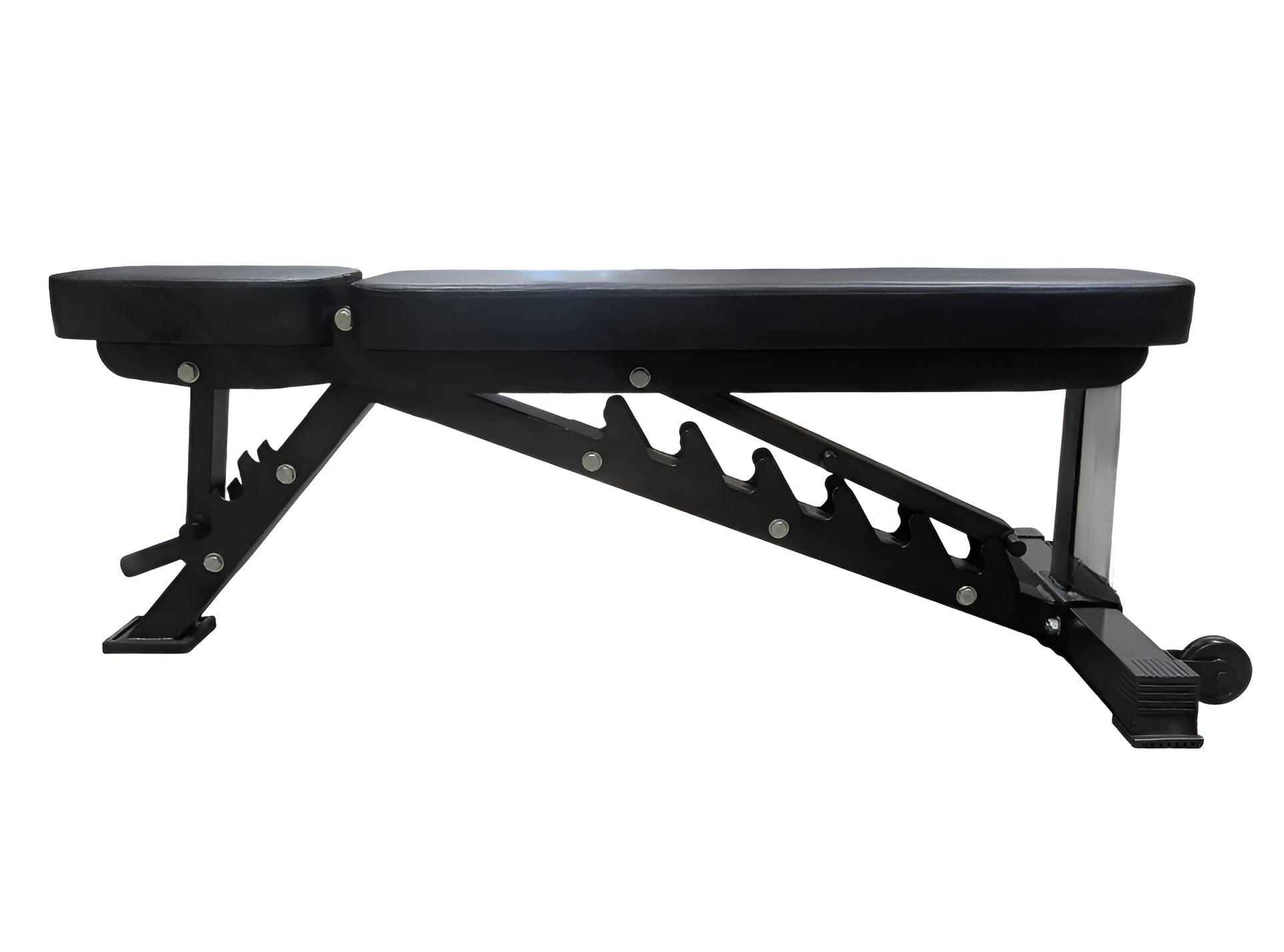 Vue de profil droite d'un banc d'entraînement ajustable noir, positionné à plat, sur fond blanc. Le long coussin d'assise et la structure en acier avec le système de réglage sont mis en évidence.