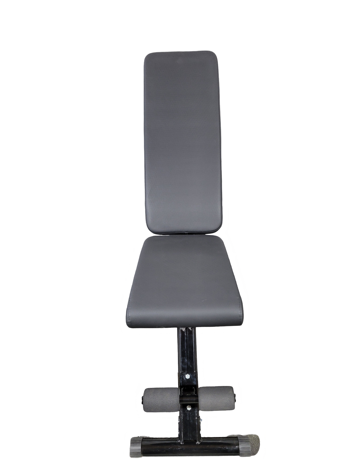 Prise de vue de face du banc ajustable régulier permettant de constater la qualité des cuirs de l'assise.