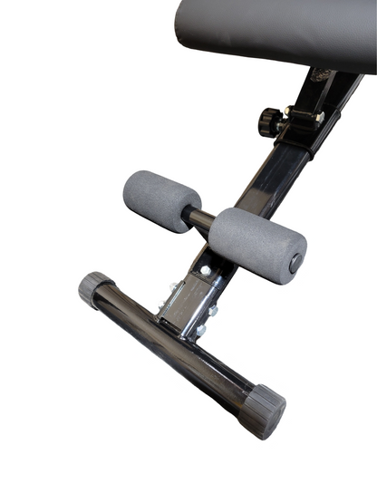 Embout caoutchoutés des pattes du banc ainsi que support stabilisateurs pour les jambes.