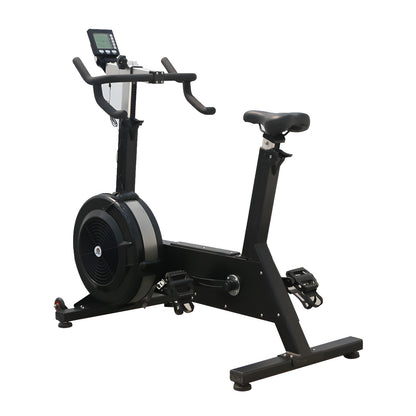 Vue en perspective arrière du Bike Erg HALT3R Fitness, montrant le cadre robuste et la disposition des pédales.