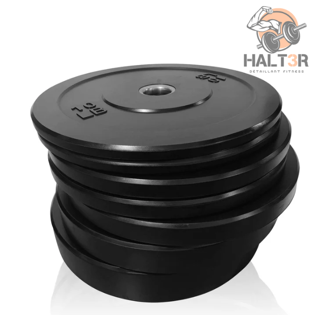 Pile de bumper plates de différents poids.