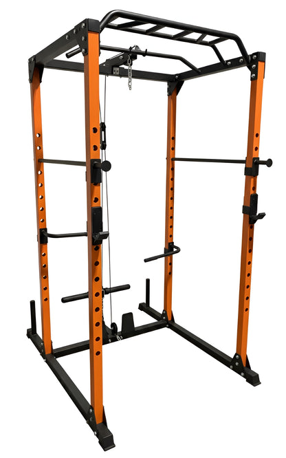 Cage d'entraînement polyvalente orange avec système à poulies double pour gym à domicile ou commercial.