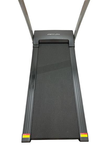 Gros plan sur la courroie du tapis de course CompactPro, une courroie de 1300mm x 480mm offrant une liberté de mouvement optimale.