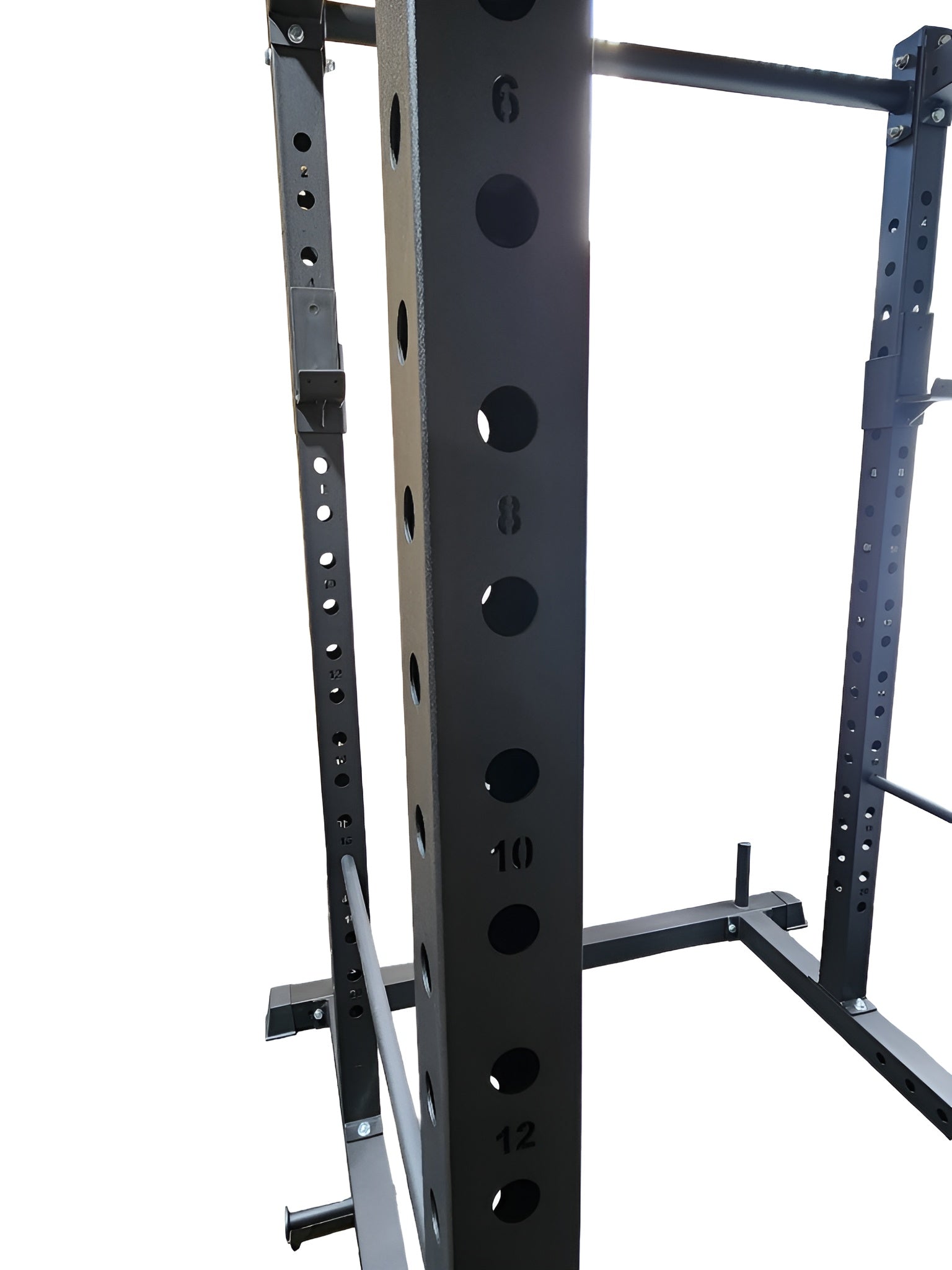 Accessoires inclus avec la cage commerciale 3x3 : barre lat pulldown, barre courte, J-Hooks, barres de sécurité et studs universels.
