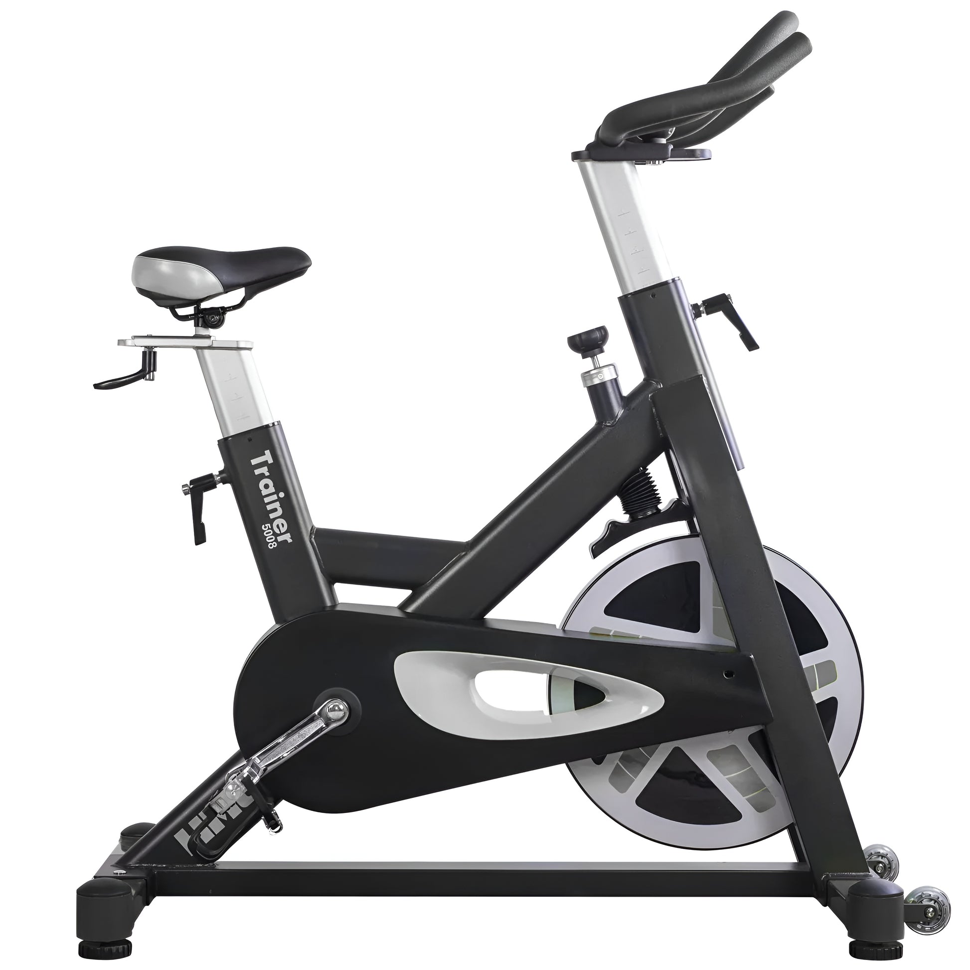 Vue de profil droite du vélo de spinning noir HMC 5008 HALT3R sur fond blanc. On aperçoit le logo "Trainer 5008" sur le cadre et la roue d'inertie avec des détails blancs.