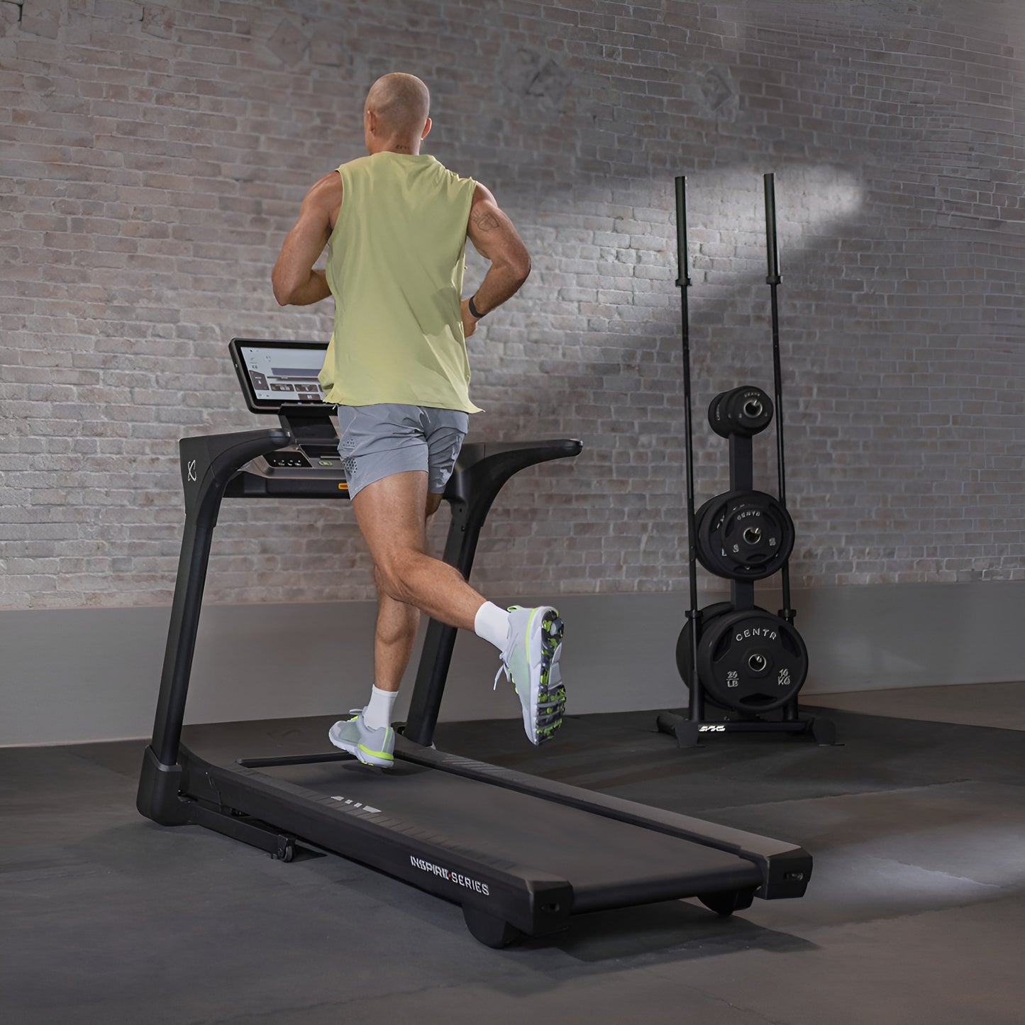 Inspire T5s tapis roulant installé dans gym maison