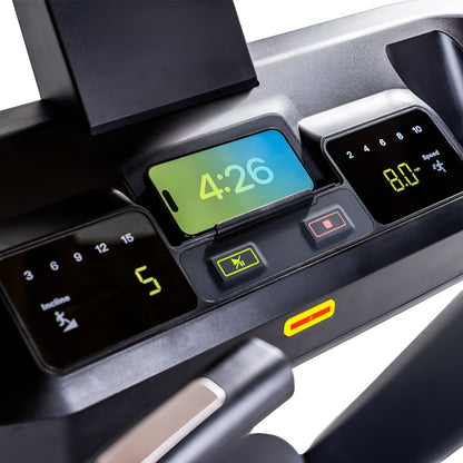 Détail de la console du tapis roulant Inspire T7S montrant les boutons de contrôle rapide pour l'inclinaison et la vitesse.