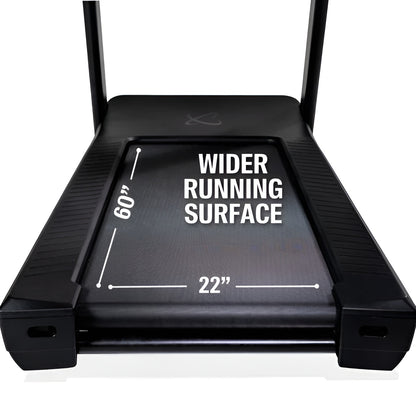 Vue de la surface de course extra large du tapis roulant Inspire T7S mesurant 60 pouces par 22 pouces.