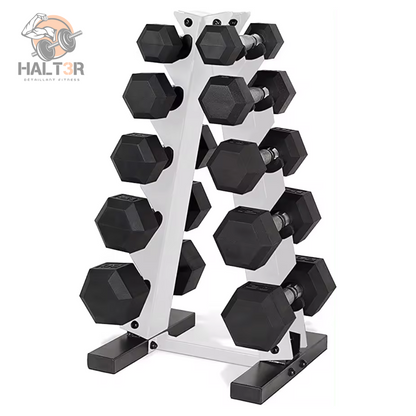 Ensemble d'haltères hexagonaux variant entre 5 et 25lbs. Ils sont placés en paire sur un support pyramidal 5 paires blanc