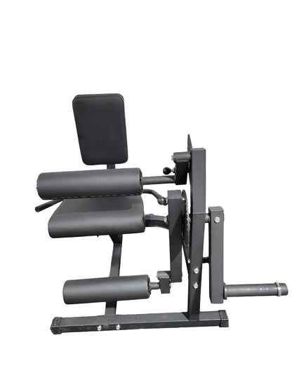 Appareil leg curl et leg extension 2 en 1 pris de face pour démontrer l'intégralité des possibilités. 