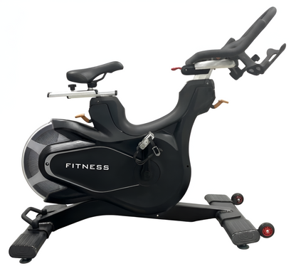 Vue en perspective du vélo de spinning S3, mettant en évidence le design robuste du cadre, la selle ergonomique et le guidon multipositions.