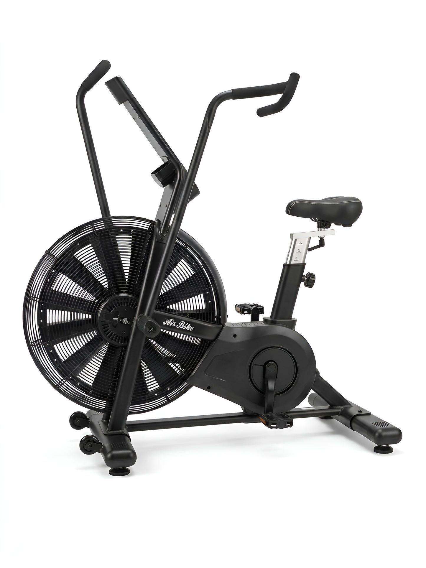 Une autre vue de profil de l'Airbike HALT3R Fitness sur fond blanc. La selle est cette fois-ci réglée au plus bas, illustrant l'adaptabilité de l'appareil à différentes tailles d'utilisateurs.