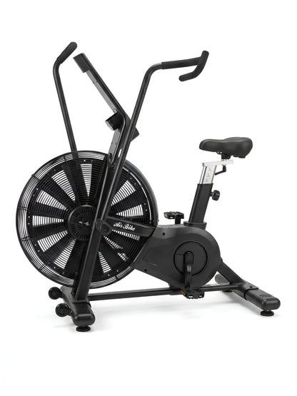Une autre vue de profil de l'Airbike HALT3R Fitness sur fond blanc. La selle est cette fois-ci réglée au plus bas, illustrant l'adaptabilité de l'appareil à différentes tailles d'utilisateurs.