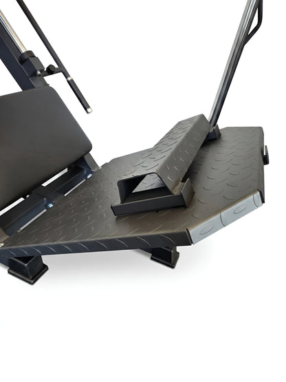 Gros plan sur le bloc amovible pour mollets fixé sur la plateforme de la Leg Press HALT3R, avec surface antidérapante.