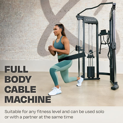 Femme utilisant la ceinture multifonction attachée au Functional Trainer Centr 2 HALT3R Fitness pour un entraînement complet du corps.