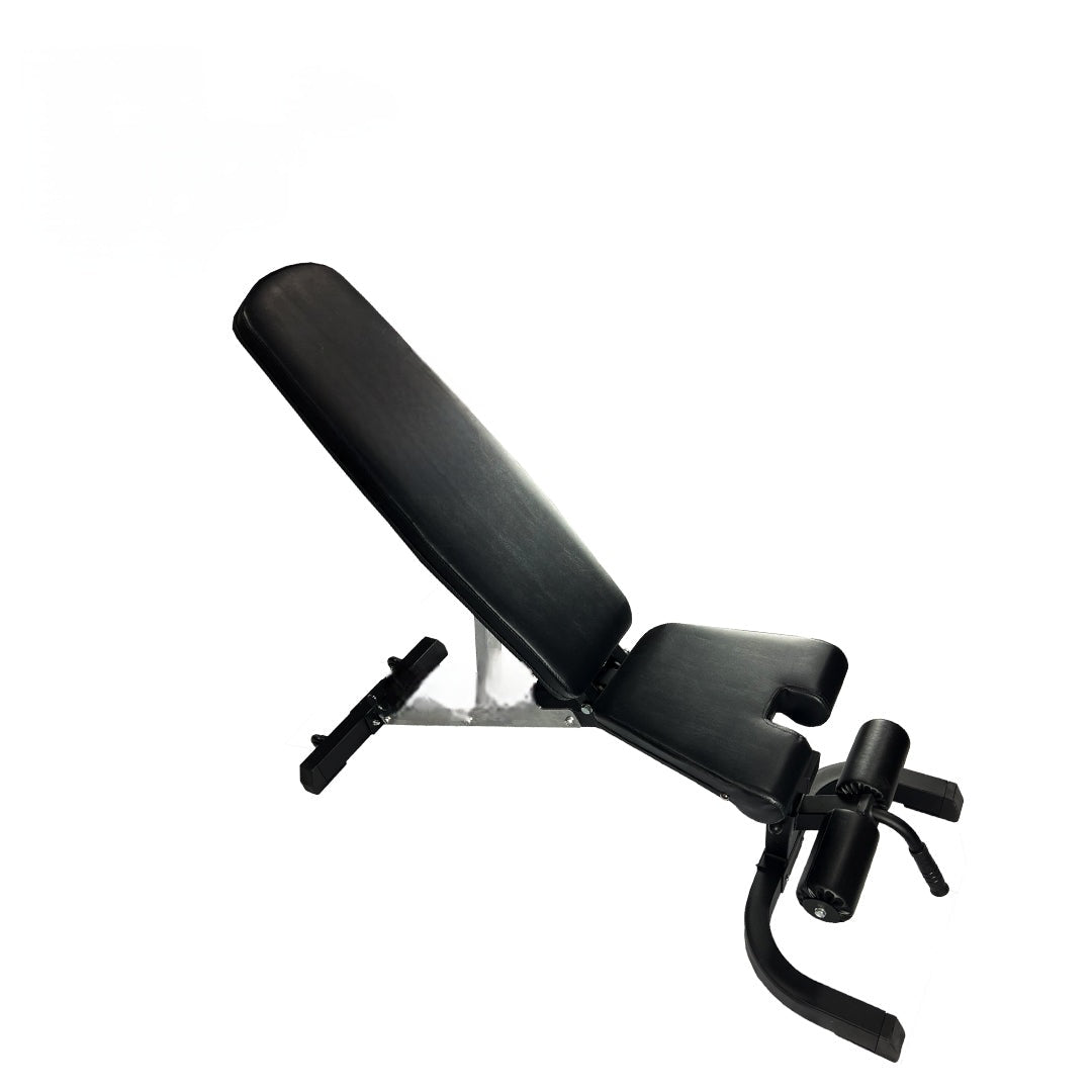 Pieds avec coussinets en caoutchouc antidérapants pour une stabilité accrue lors du levage de poids.